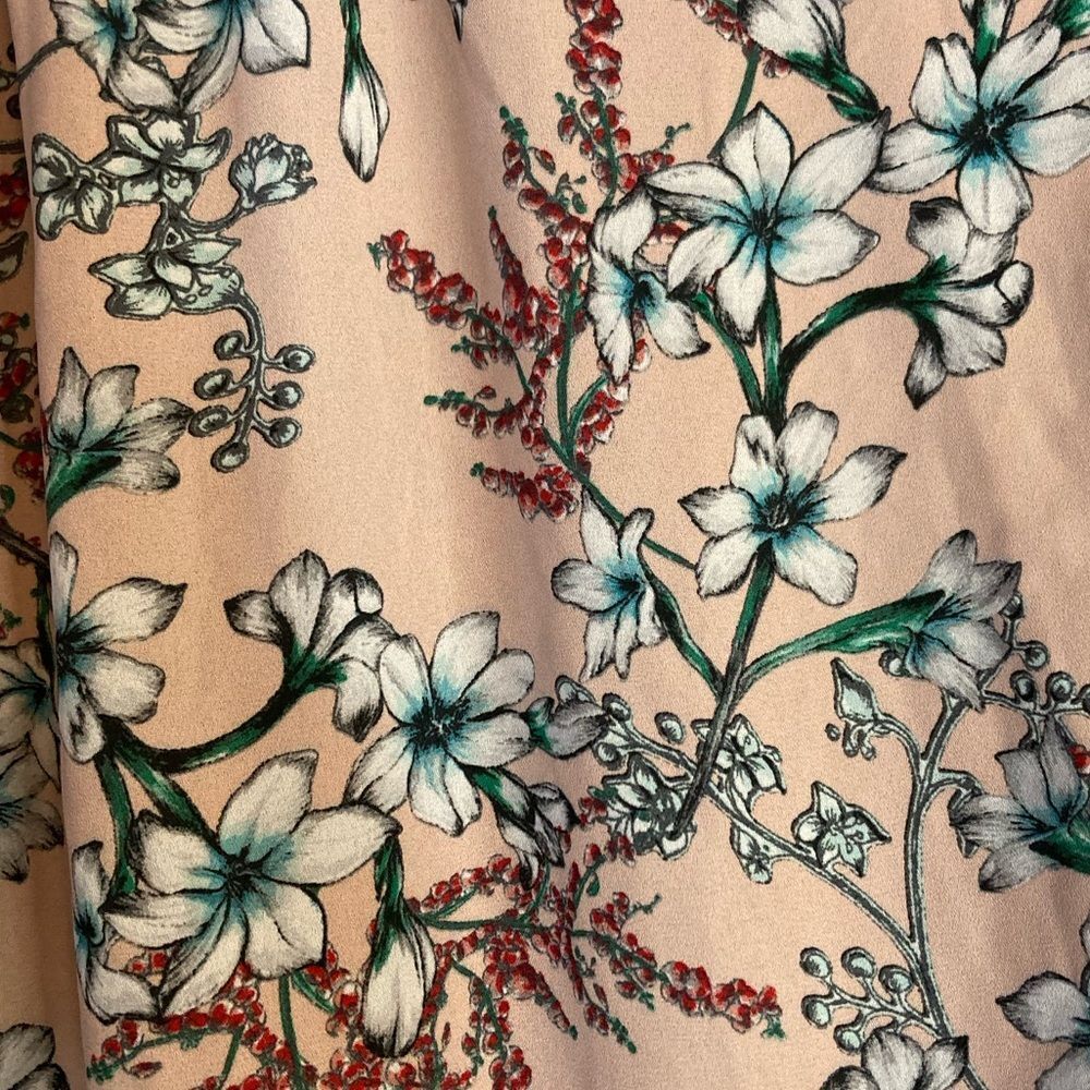 Liz Claiborne Career pink floral blouse - Picture 8 of 9